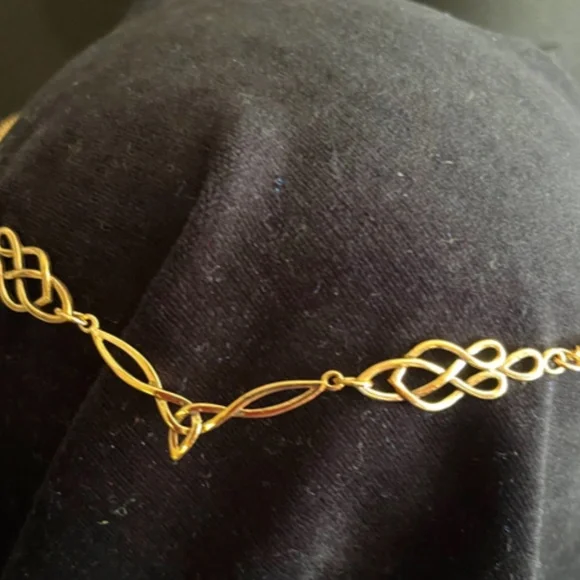 Celtic tiara in gold delicate design - Picture 6 of 12